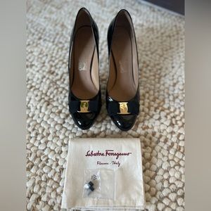 Salvatore Ferragamo Patent Leather Bow Accent 3” Pumps 🖤